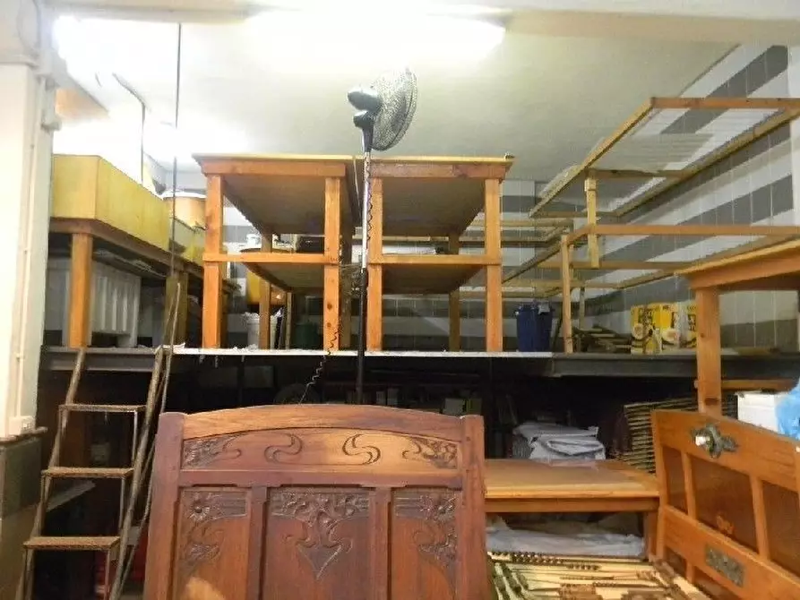 Immagine 3 di Locale commerciale in vendita  a La Spezia