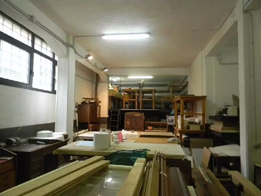 Immagine 6 di Locale commerciale in vendita  a La Spezia