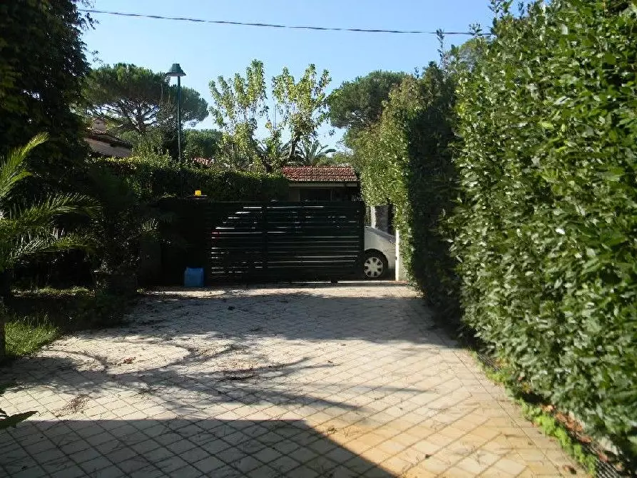 Immagine 20 di Villa in vendita  a Forte Dei Marmi
