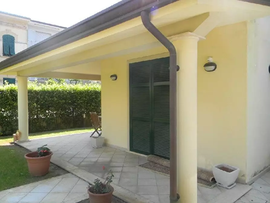 Immagine 2 di Casa semindipendente in vendita  a Camaiore