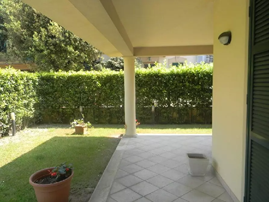 Immagine 20 di Casa semindipendente in vendita  a Camaiore