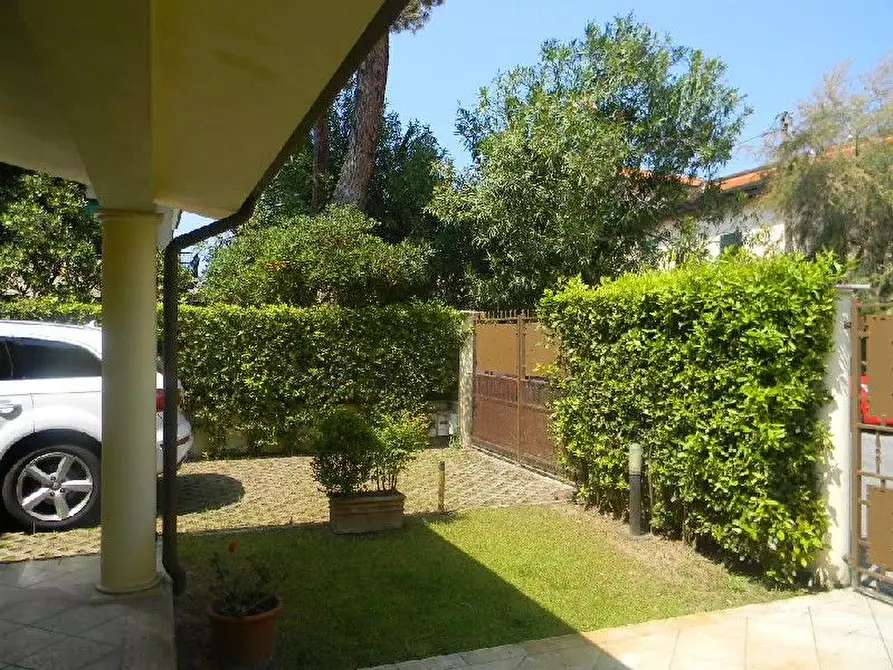 Immagine 8 di Casa semindipendente in vendita  a Camaiore
