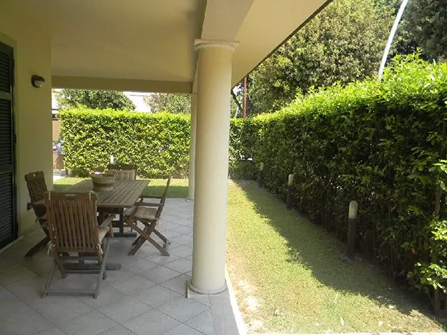 Immagine 17 di Casa semindipendente in vendita  a Camaiore