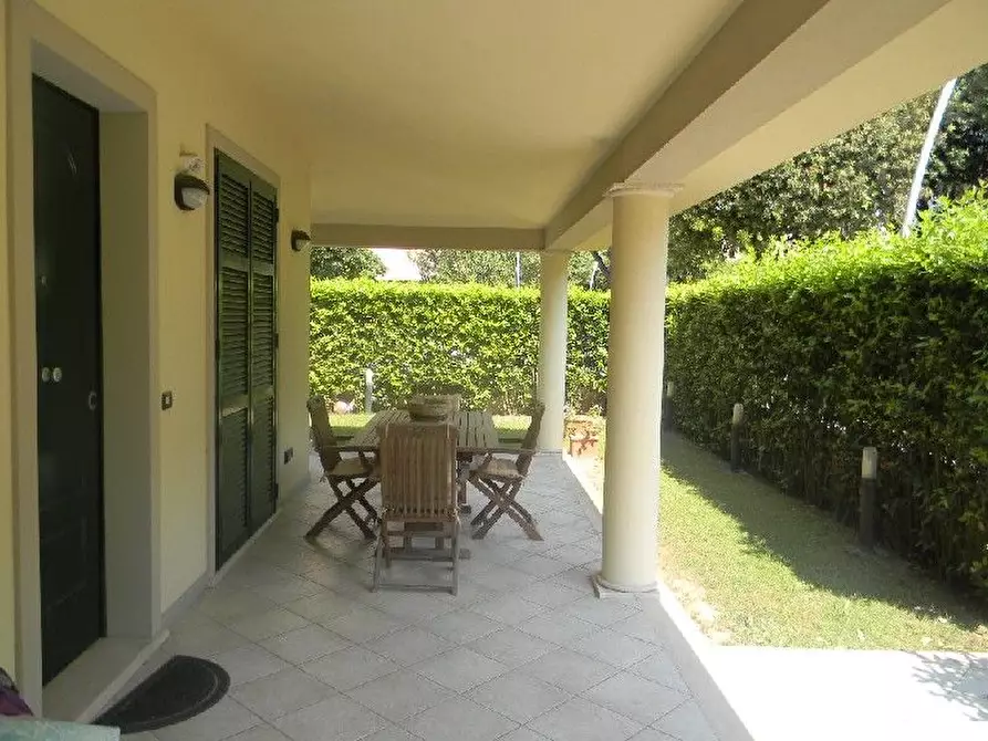 Immagine 22 di Casa semindipendente in vendita  a Camaiore