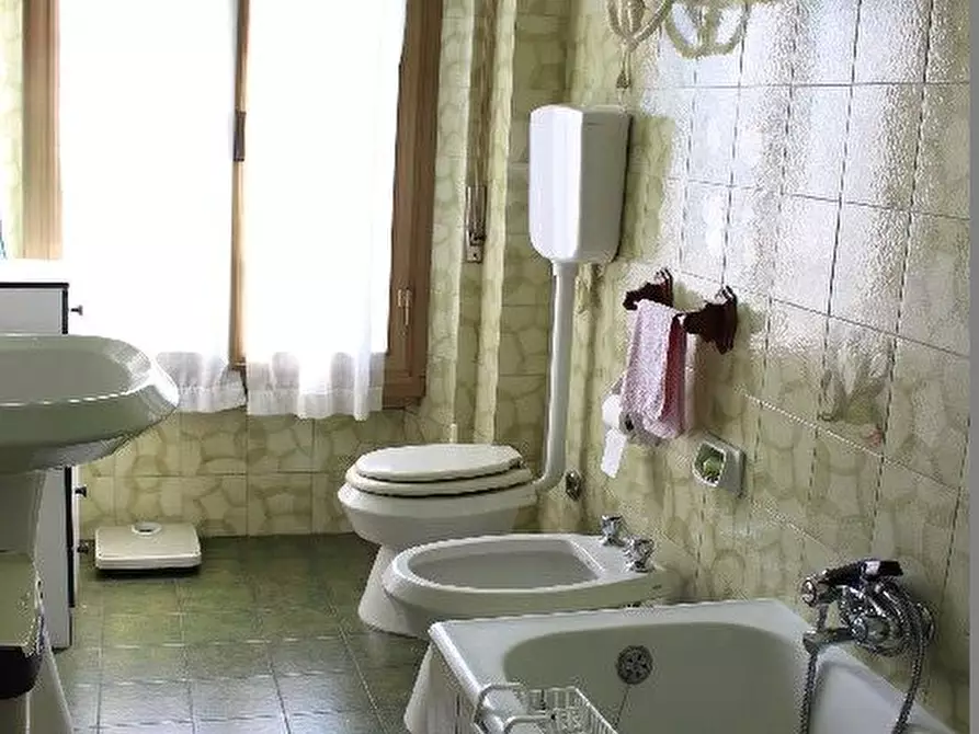 Immagine 10 di Appartamento in vendita  a La Spezia