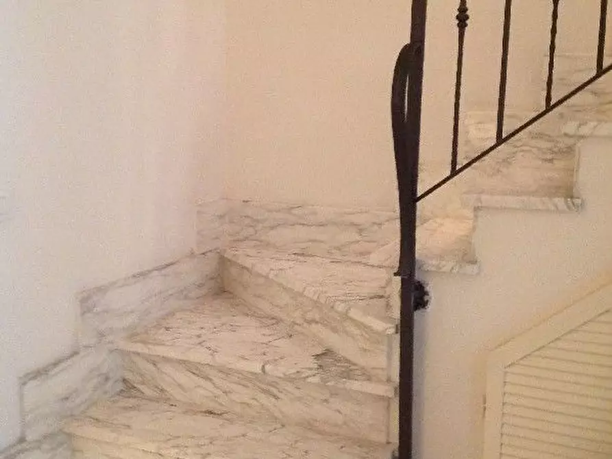 Immagine 11 di Villetta a schiera in vendita  a Carrara