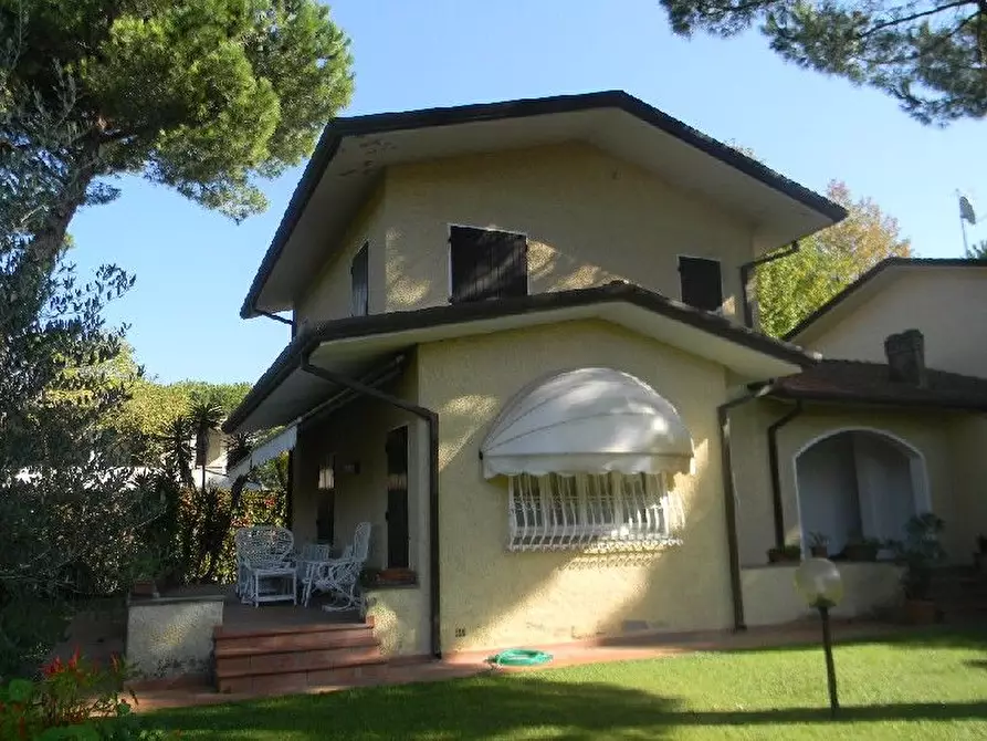 Immagine 19 di Villa in vendita  a Forte Dei Marmi