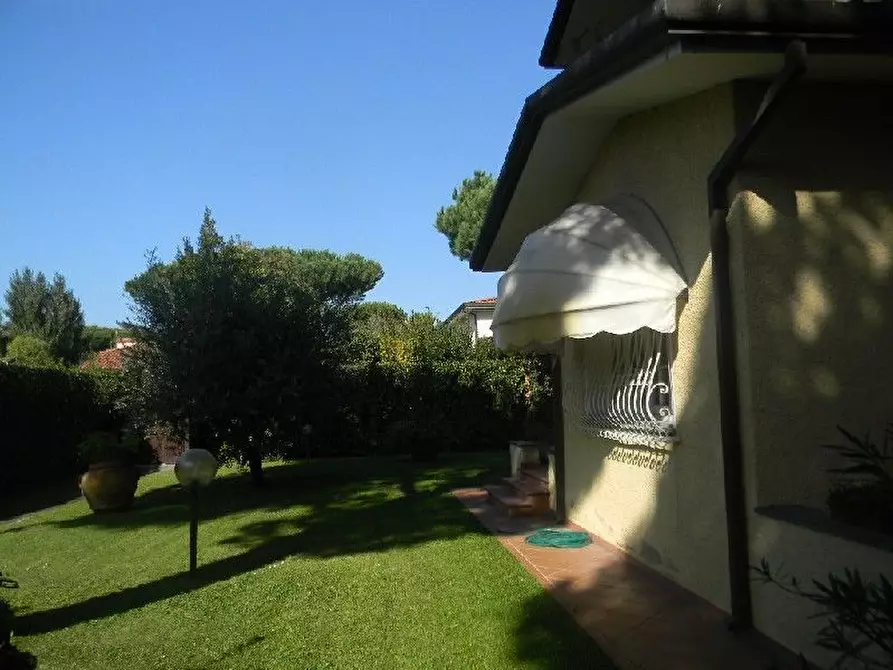 Immagine 32 di Villa in vendita  a Forte Dei Marmi