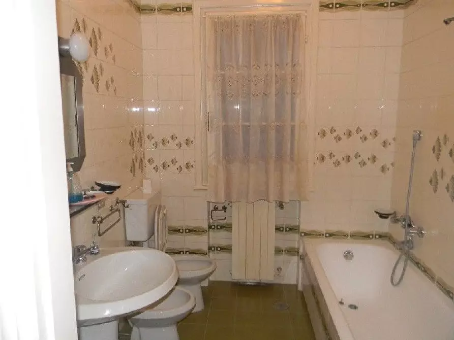 Immagine 2 di Villa in vendita  a Forte Dei Marmi