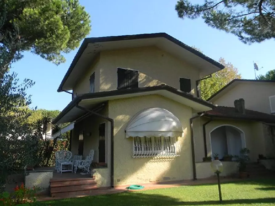 Immagine 23 di Villa in vendita  a Forte Dei Marmi