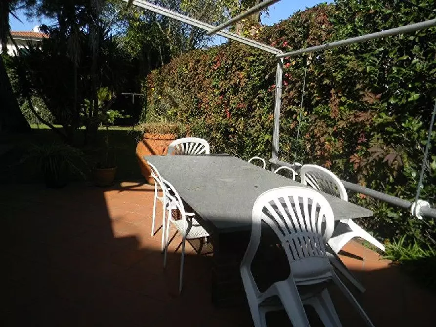 Immagine 6 di Villa in vendita  a Forte Dei Marmi
