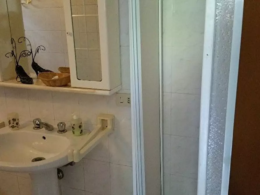 Immagine 12 di Casa indipendente in vendita  a La Spezia