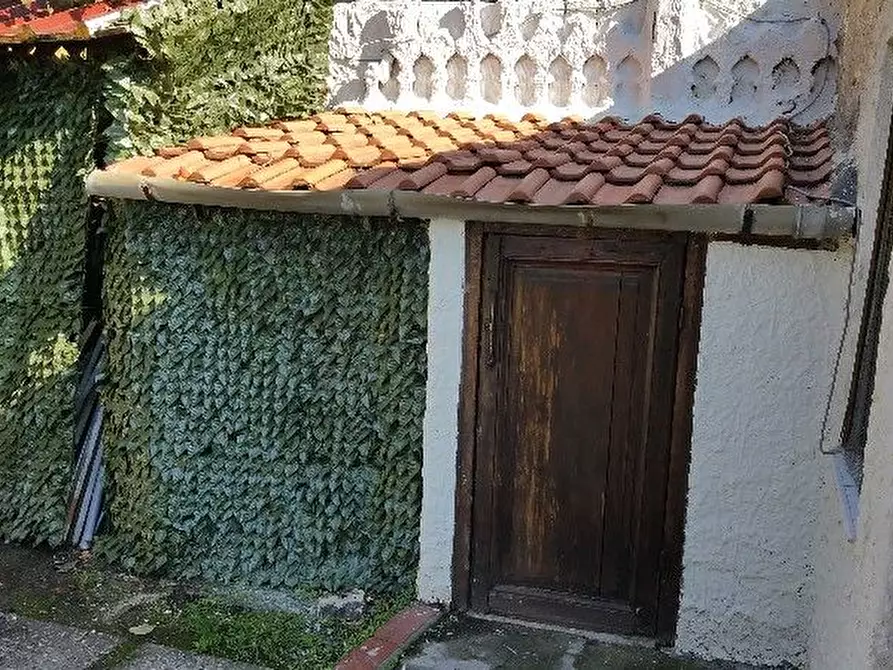 Immagine 13 di Casa indipendente in vendita  a La Spezia