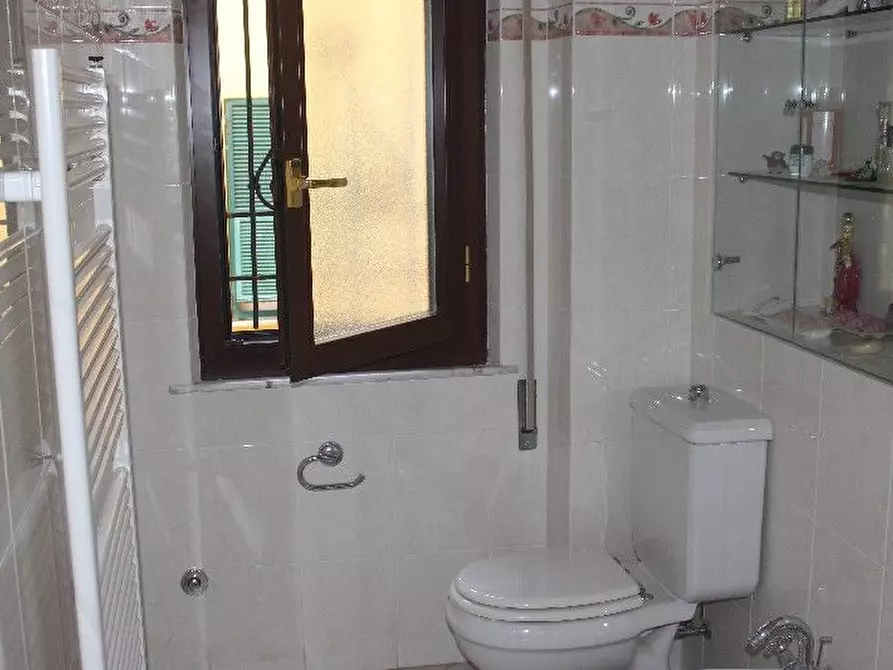 Immagine 11 di Appartamento in vendita  a La Spezia