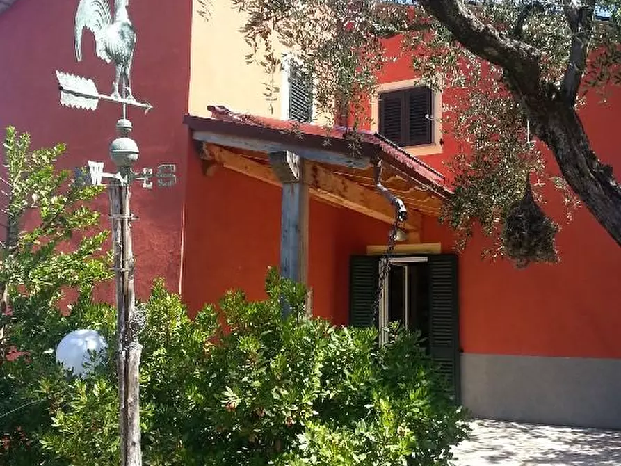 Immagine 17 di Casa indipendente in vendita  a La Spezia