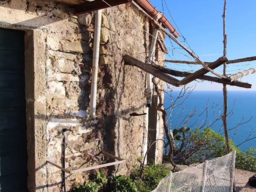 Immagine 11 di Rustico / casale in vendita  a La Spezia