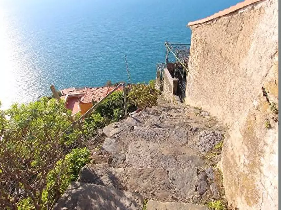 Immagine 5 di Rustico / casale in vendita  a La Spezia