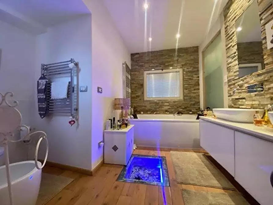 Immagine 32 di Casa bifamiliare in vendita  a Carrara