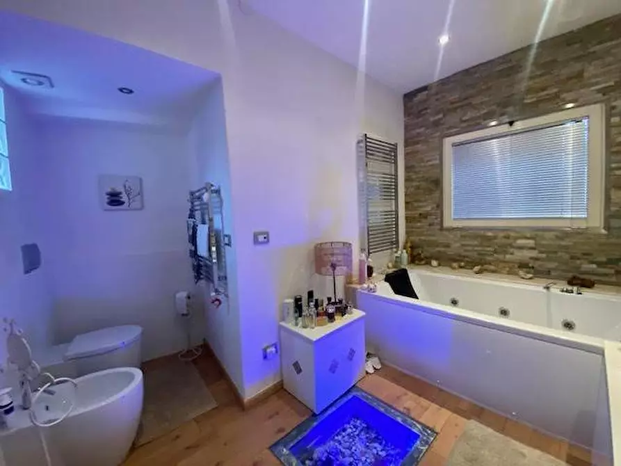 Immagine 16 di Casa bifamiliare in vendita  a Carrara