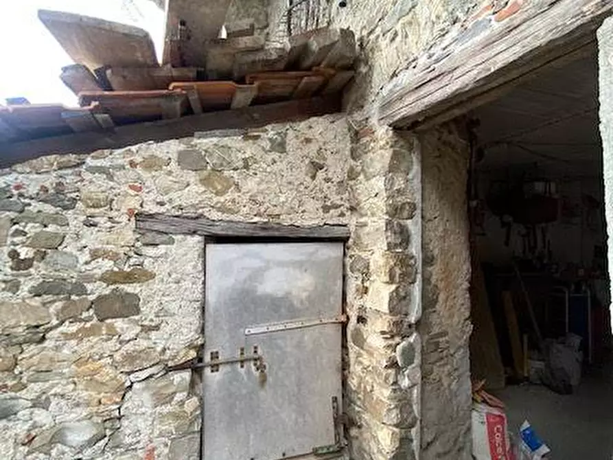 Immagine 3 di Casa quadrifamiliare in vendita  a Fosdinovo