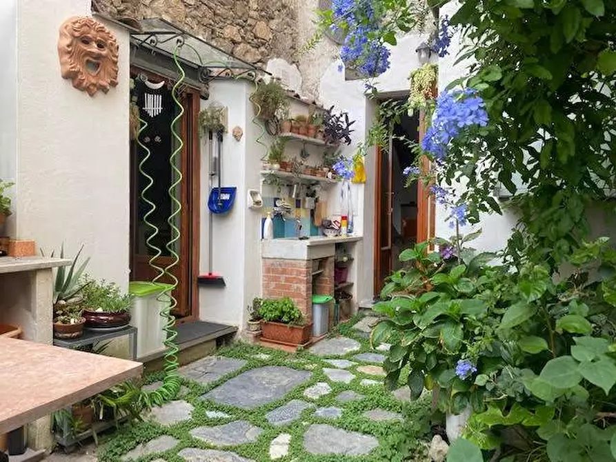 Immagine 29 di Casa quadrifamiliare in vendita  a Fosdinovo