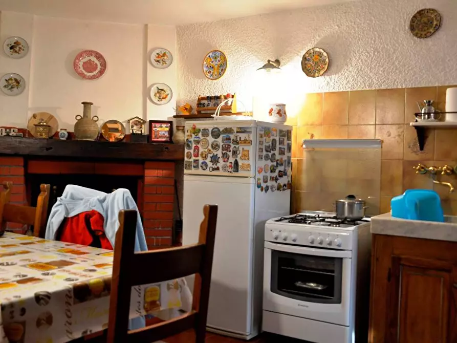 Immagine 9 di Rustico / casale in vendita  a Ortonovo