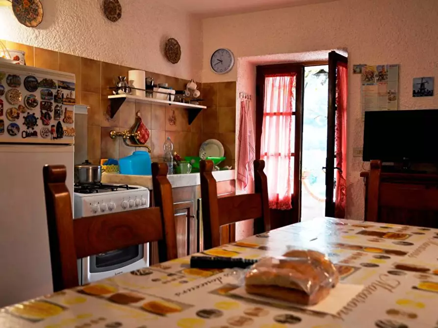 Immagine 11 di Rustico / casale in vendita  a Ortonovo