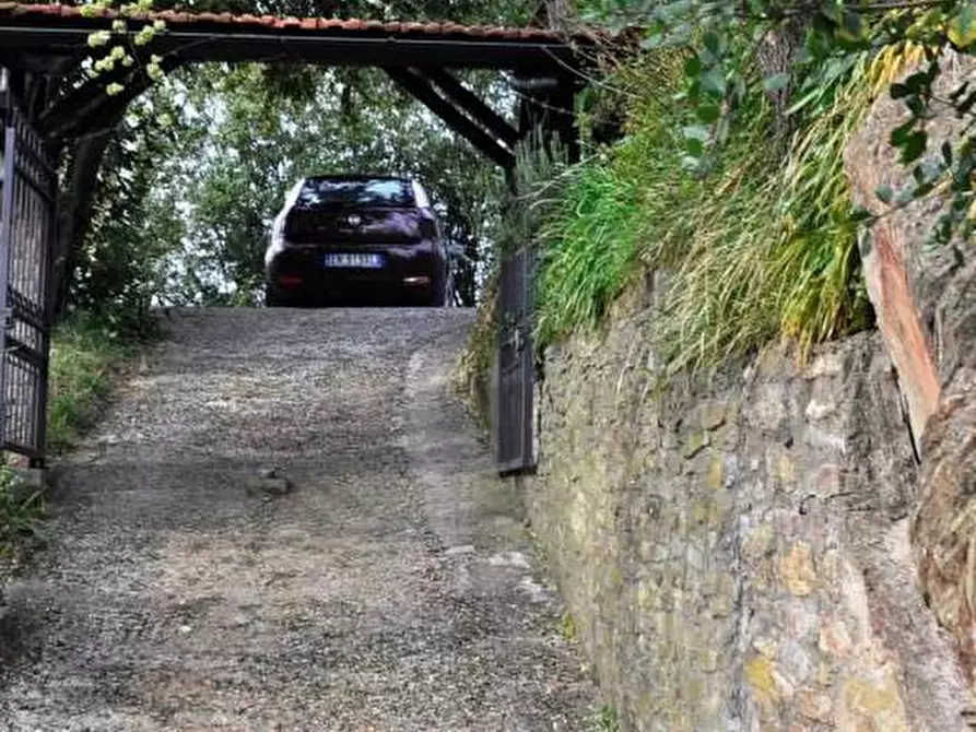 Immagine 28 di Rustico / casale in vendita  a Ortonovo