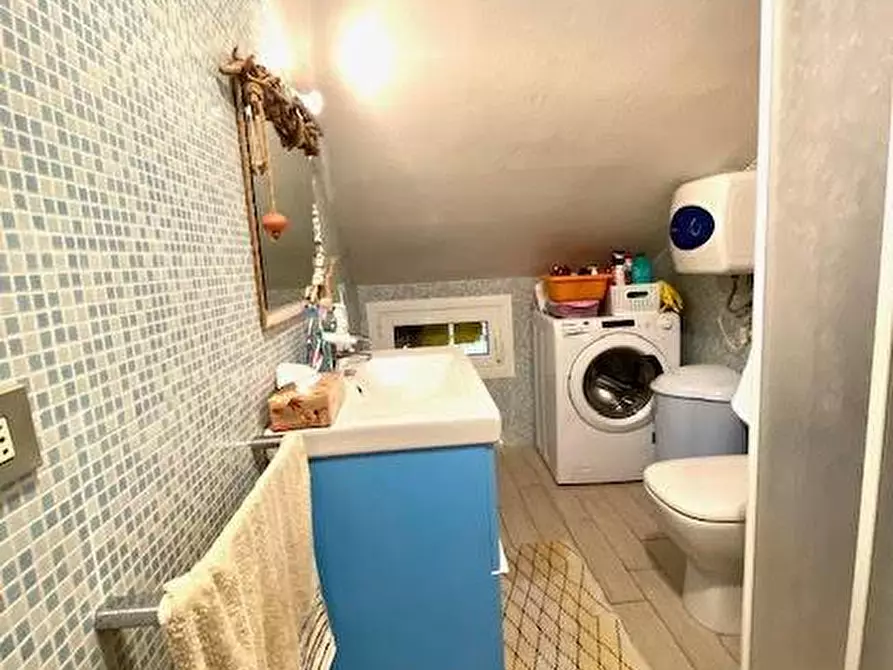 Immagine 3 di Mansarda in vendita  a Ameglia