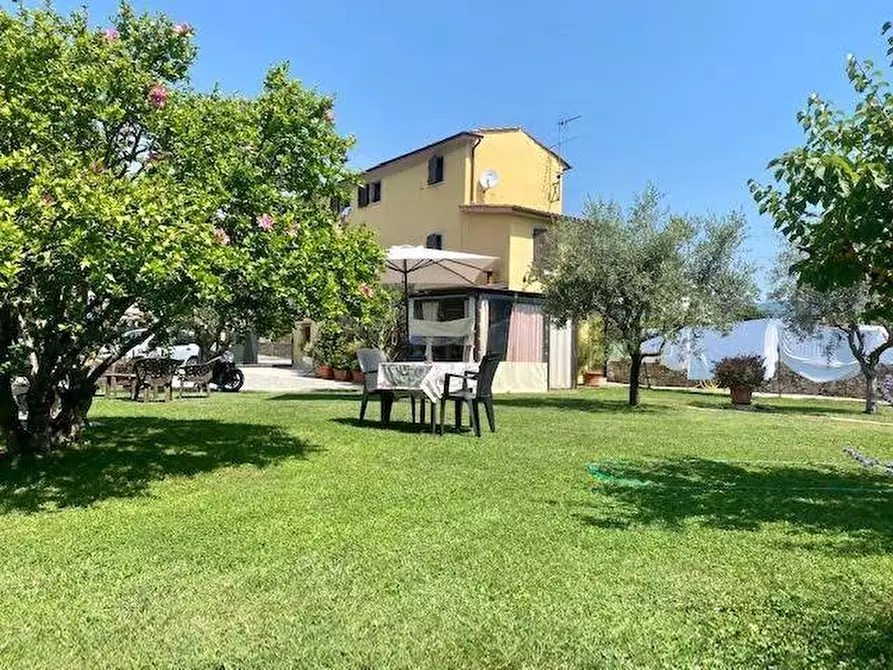 Immagine 13 di Villa in vendita  a Sarzana