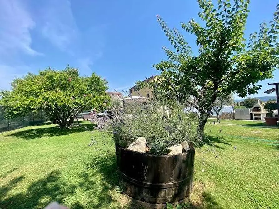 Immagine 11 di Villa in vendita  a Sarzana