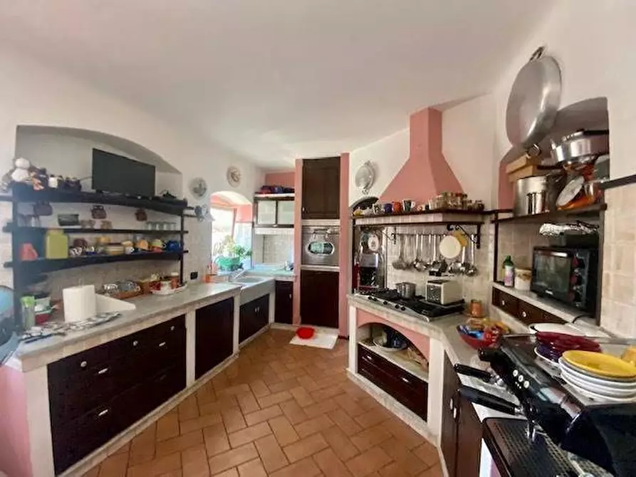 Immagine 2 di Villa in vendita  a Sarzana