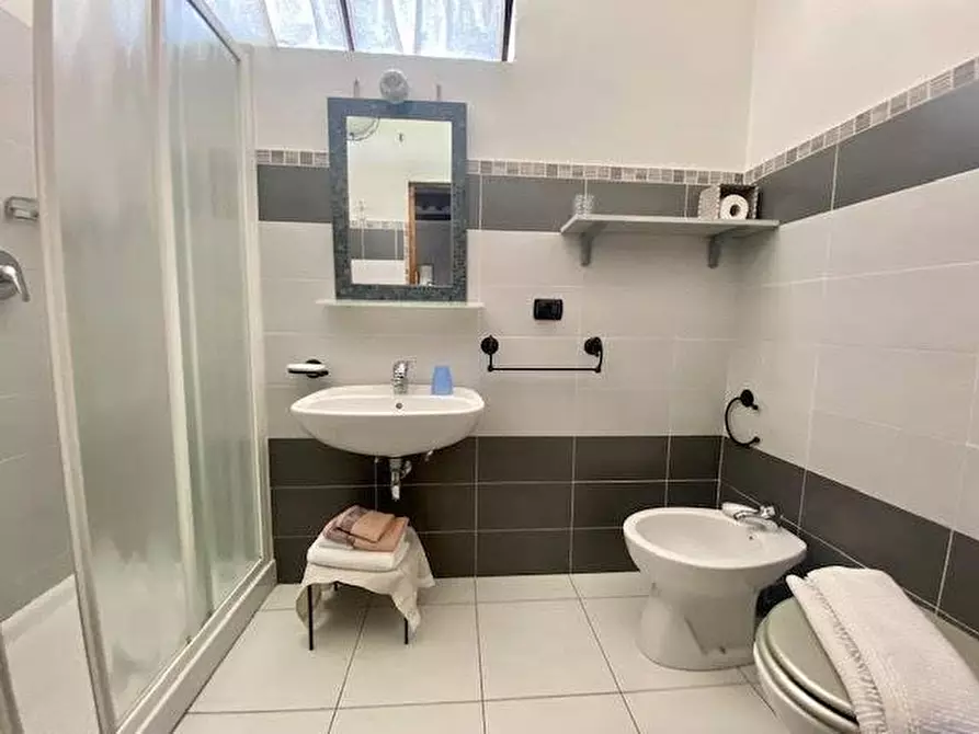 Immagine 14 di Villa in vendita  a Sarzana