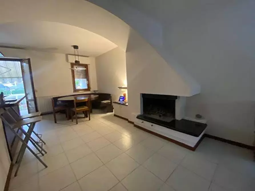 Immagine 2 di Villetta a schiera in vendita  a Ortonovo