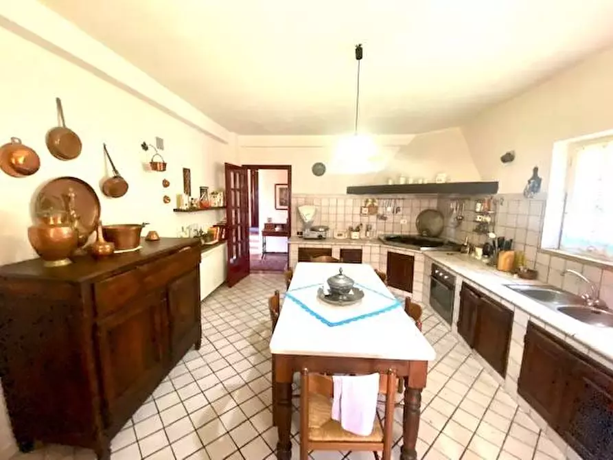 Immagine 36 di Villa in vendita  a Sarzana