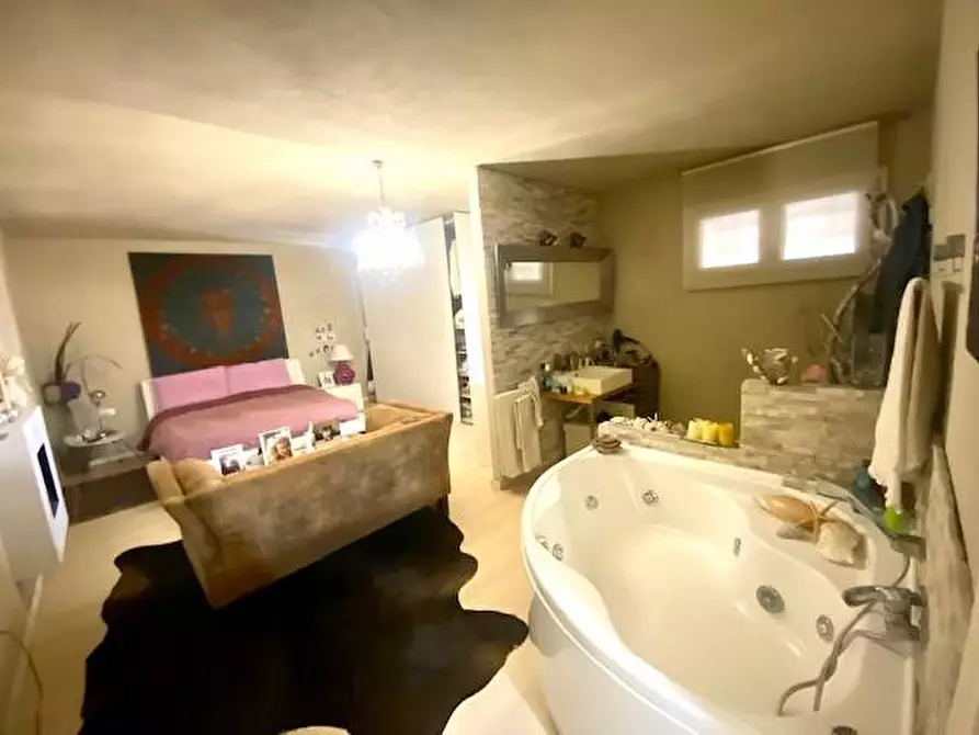 Immagine 27 di Villa in vendita  a Sarzana