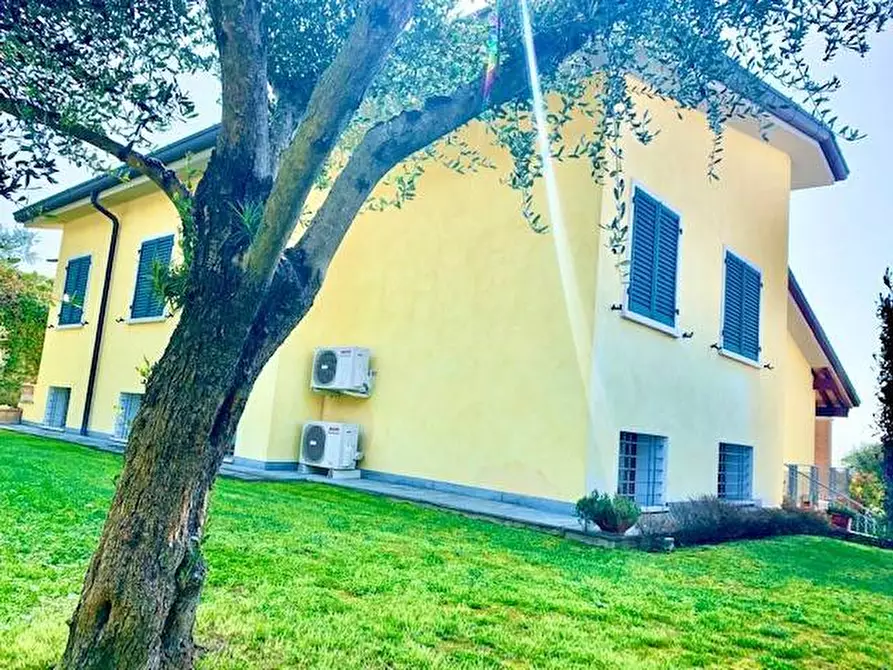 Immagine 22 di Villa in vendita  a Ortonovo