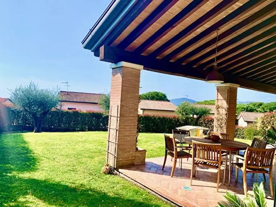 Immagine 21 di Villa in vendita  a Ortonovo