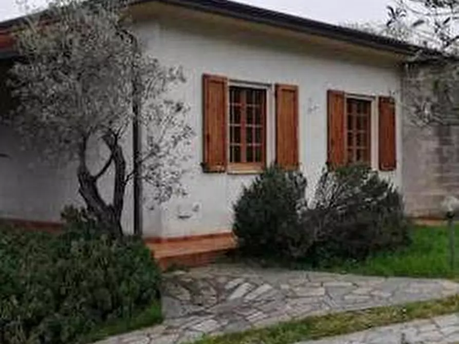 Immagine 29 di Villa in vendita  a Castelnuovo Magra