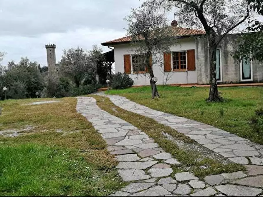 Immagine 21 di Villa in vendita  a Castelnuovo Magra