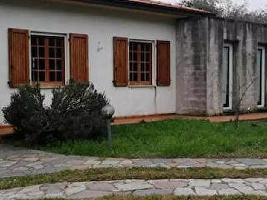 Immagine 30 di Villa in vendita  a Castelnuovo Magra