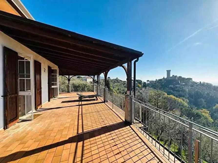 Immagine 1 di Villa in vendita  a Castelnuovo Magra