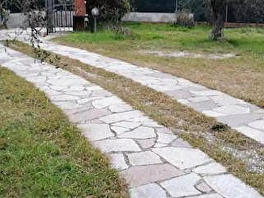 Immagine 31 di Villa in vendita  a Castelnuovo Magra