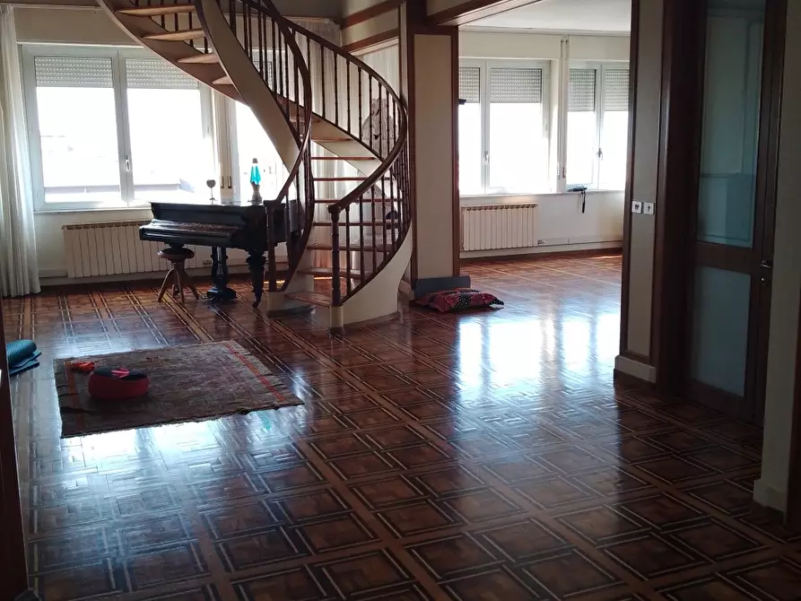 Immagine 11 di Appartamento in vendita  a Livorno