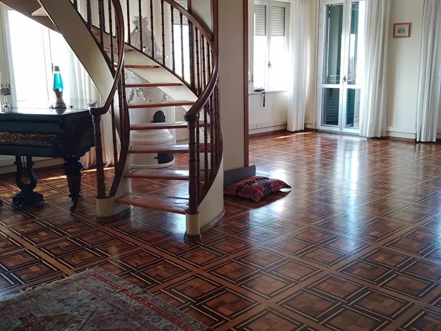 Immagine 12 di Appartamento in vendita  a Livorno