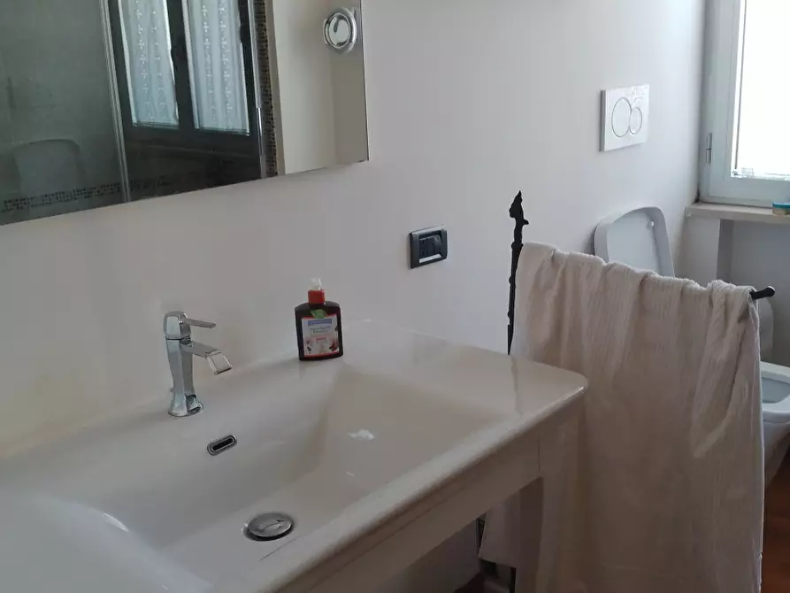 Immagine 4 di Appartamento in vendita  a Livorno