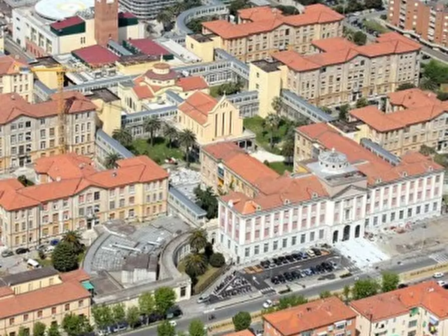 Immagine 1 di Capannone industriale in vendita  a Livorno