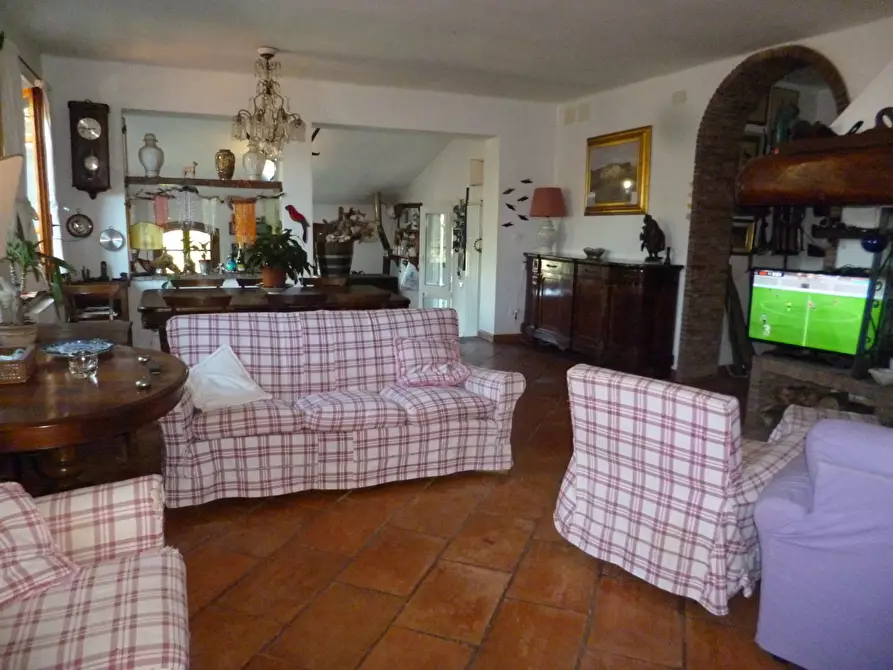 Immagine 10 di Casa indipendente in vendita  a Livorno