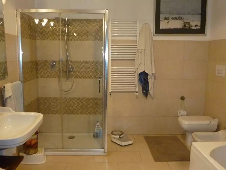 Immagine 9 di Casa indipendente in vendita  a Livorno