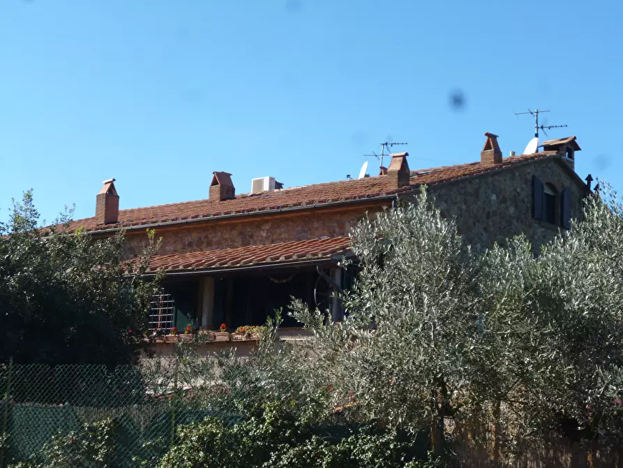 Immagine 2 di Casa indipendente in vendita  a Livorno